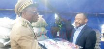 Donga Mantung : Presidential Couple Assists IDPs