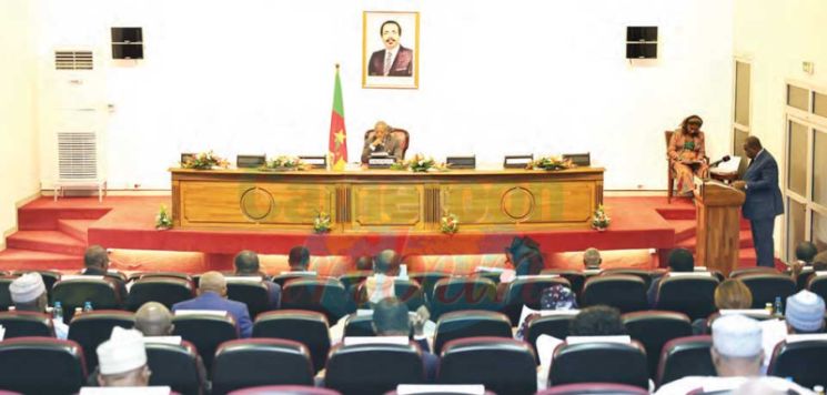 La proposition à soumettre au parlement dans les jours qui viennent a été discutée vendredi dernier au cours d’un Conseil de Cabinet présidé par le Premier ministre, chef du gouvernement, Joseph Dion Ngute. La proposition à soumettre au parlement dans les jours qui viennent a été discutée vendredi dernier au cours d’un Conseil de Cabinet présidé par le Premier ministre, chef du gouvernement, Joseph Dion Ngute.