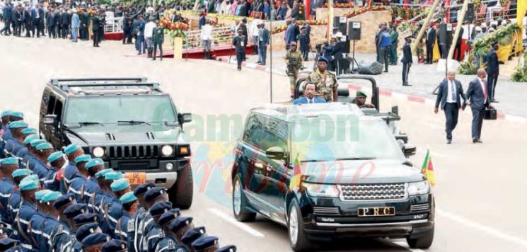 Le président de la République, Paul Biya, a présidé hier au Boulevard du 20 mai à Yaoundé, un impressionnant défilé militaire et civil à l’occasion de la 53e fête nationale. Le président de la République, Paul Biya, a présidé hier au Boulevard du 20 mai à Yaoundé, un impressionnant défilé militaire et civil à l’occasion de la 53e fête nationale.