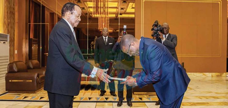 Les ambassadeurs désignés de Guinée équatoriale, de la République de Corée, du royaume de Belgique, de Tunisie et de Türkiye ont présenté leurs lettres de créance au président de la République, Paul Biya, vendredi dernier. Les ambassadeurs désignés de Guinée équatoriale, de la République de Corée, du royaume de Belgique, de Tunisie et de Türkiye ont présenté leurs lettres de créance au président de la République, Paul Biya, vendredi dernier.