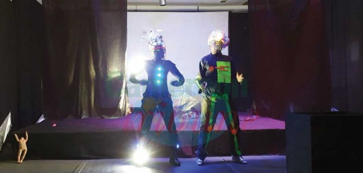 Écrit par Alain 5 Ba’aba, le recueil de poèmes « Les Fleurs du bien » a pris vie sur scène samedi dernier à Yaoundé, sous la mise en scène de Thérèse Ayoung.