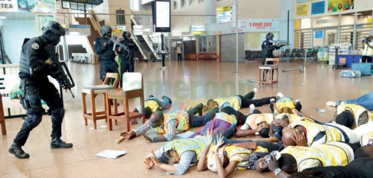 L’opération de simulation organisée par les Aéroports du Cameroun, incluant les aspects de sécurité et de sûreté de l’aviation civile, s’est déroulée hier à Yaoundé.