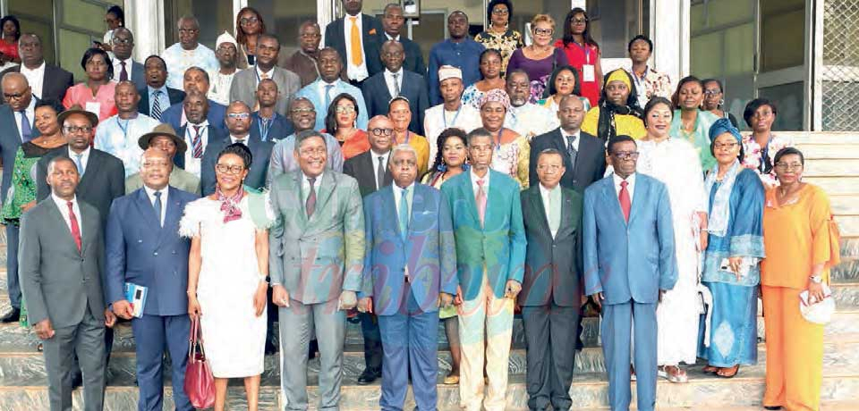 C’est l’essentiel du message délivré hier par le ministre de la Communication, René Emmanuel Sadi, à l’ouverture de la conférence annuelle des responsables des services centraux et déconcentrés de son département ministériel. C’est l’essentiel du message délivré hier par le ministre de la Communication, René Emmanuel Sadi, à l’ouverture de la conférence annuelle des responsables des services centraux et déconcentrés de son département ministériel.