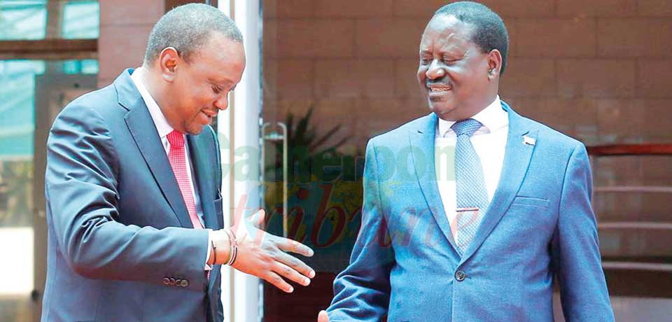 Entre William Ruto et Raila Odinga (aux extrémités), l’ambiance est électrique.