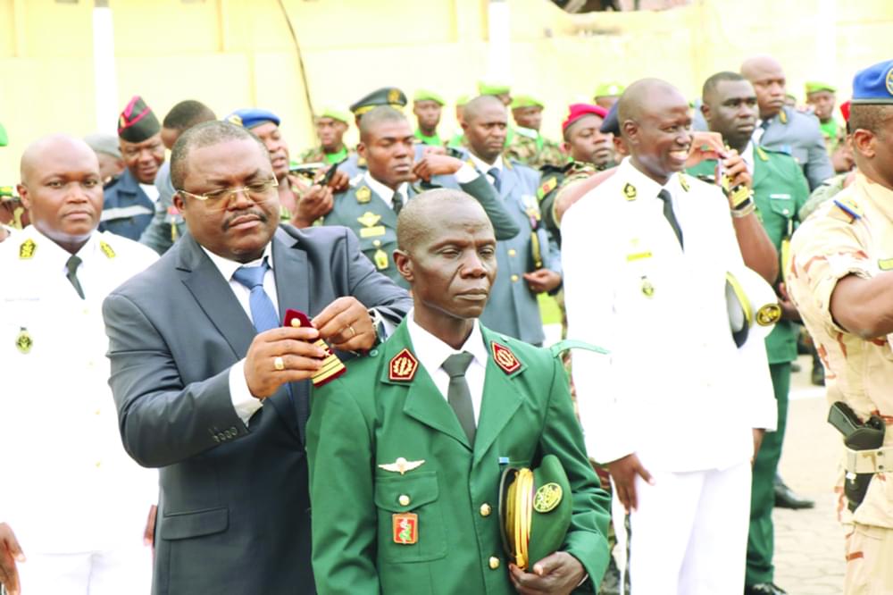 Douala : 246 personnels de défense honorés