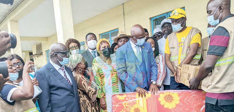 South West Regional Assembly President, Elango Bakoma, handing over the gifts for cholera patients in Bota-Limbe
