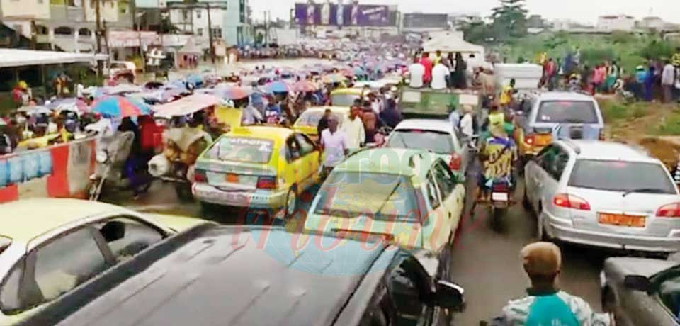 Climat : des routes coupées à Douala