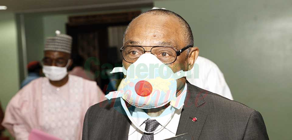 Grégoire Owona, ministre du Travail et de la Sécurité sociale, explique. Grégoire Owona, ministre du Travail et de la Sécurité sociale, explique.