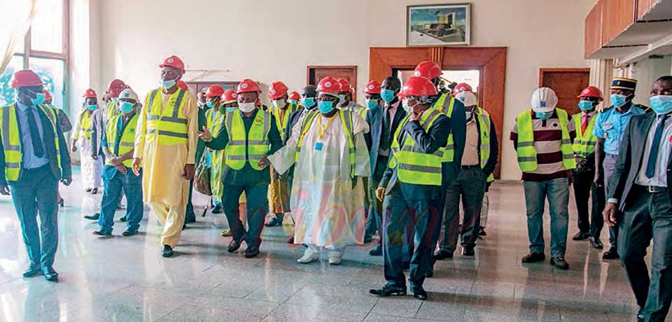 Le président du comité de suivi des travaux donne des explications au PAN.