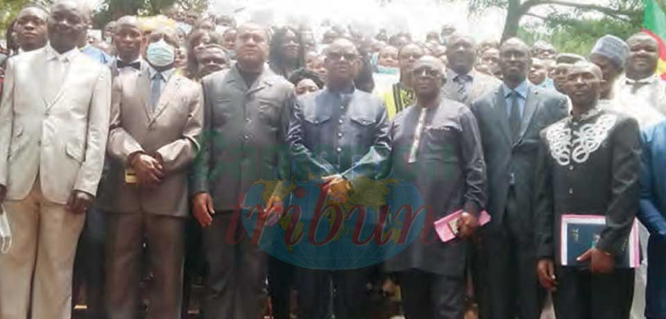 Governor Awa Fonka and officials at closing ceremony of the training.