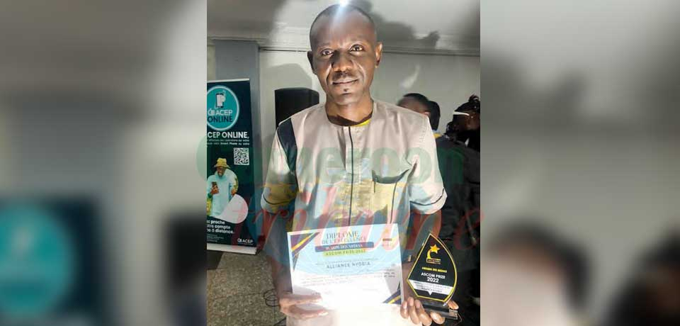 Alliance Nyobia, chef du service de la Communication de la Division régionale du Littoral de la Sopecam, a été élu meilleur journaliste de presse écrite au Cameroun pour l’année 2022, au cours d’une cérémonie organisée le 21 avril à Douala Alliance Nyobia, chef du service de la Communication de la Division régionale du Littoral de la Sopecam, a été élu meilleur journaliste de presse écrite au Cameroun pour l’année 2022, au cours d’une cérémonie organisée le 21 avril à Douala