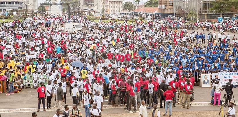 40 000 jeunes et femmes derrière Paul Biya