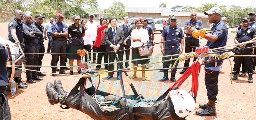 Construction et maintien de la paix: un visiteur japonais à l’Eiforces