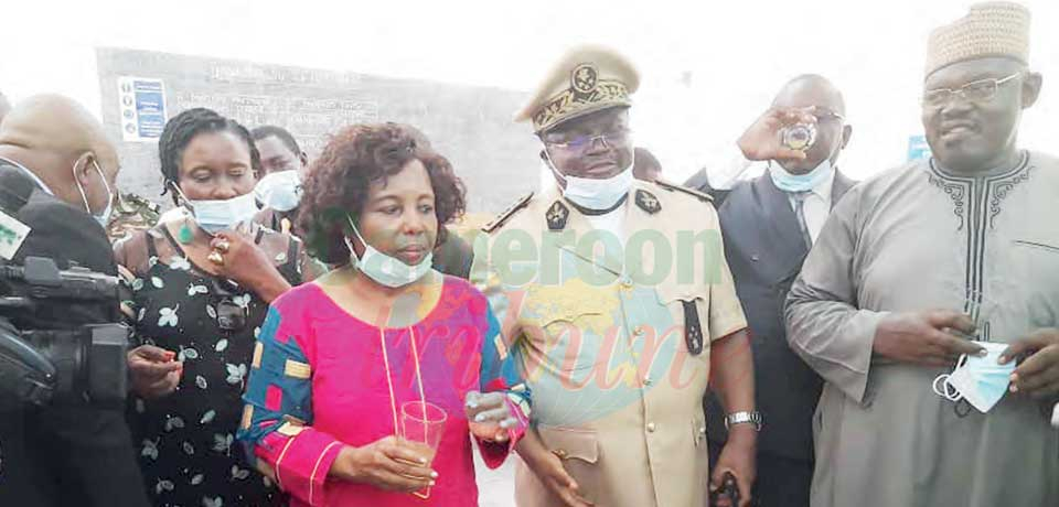 Le ministre devant les produits de l’incubateur du lycée technique de Douala-Bassa. Le ministre devant les produits de l’incubateur du lycée technique de Douala-Bassa.