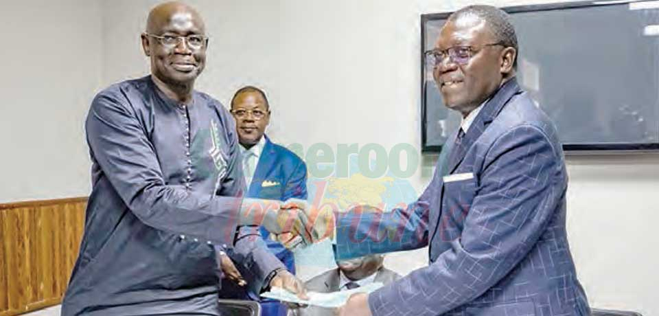 Le Conseil national de la communication et les acteurs majeurs des réseaux sociaux au Cameroun ont signé une convention de partenariat le 30 avril dernier à Yaoundé. Le Conseil national de la communication et les acteurs majeurs des réseaux sociaux au Cameroun ont signé une convention de partenariat le 30 avril dernier à Yaoundé.