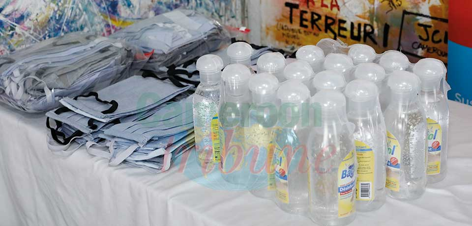 Les kits de protection cherchent preneurs. Les kits de protection cherchent preneurs.