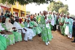 Le candidat Bakari Aboubakar s’adressant à la foule.