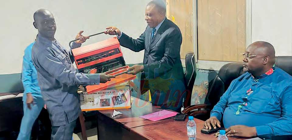 Maintenance et la réparation automobile : du matériel pour des mécaniciens Maintenance et la réparation automobile : du matériel pour des mécaniciens