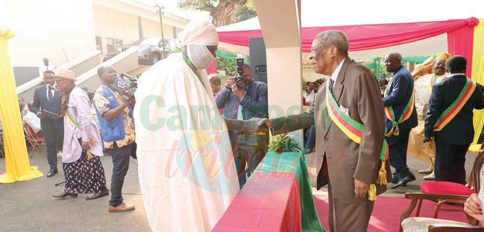 Des cadeaux ont été remis à Marcel Niat Njifenji.