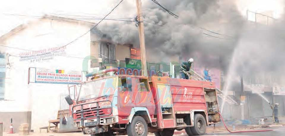 Yaoundé : un domicile et un magasin en fumée