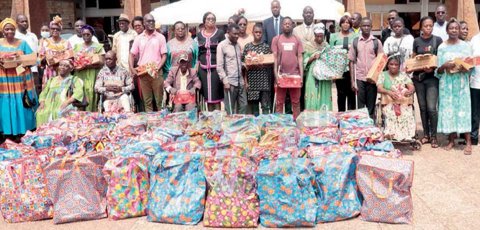 Yaoundé : des cadeaux pour près de 500 nécessiteux Yaoundé : des cadeaux pour près de 500 nécessiteux
