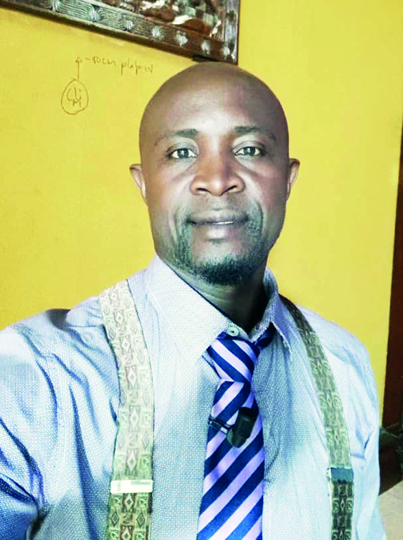 Narcisse Tinkeu Nguimgou, entraîneur de football, enseignant-chercheur.