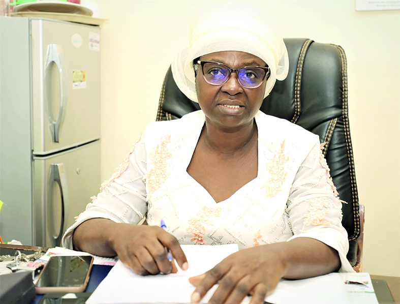 Hannah Enanga Ngumbah, proviseur du Lycée bilingue d'application. Hannah Enanga Ngumbah, proviseur du Lycée bilingue d'application.