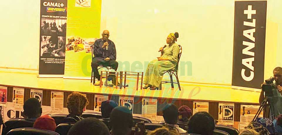 Invités de la 14e session, Cheik Doukoure (Guinée) et Maka Kotto (Canada) ont communié avec le public de Yaoundé au cours de masterclass lundi dernier à la salle Sita Bella. Invités de la 14e session, Cheik Doukoure (Guinée) et Maka Kotto (Canada) ont communié avec le public de Yaoundé au cours de masterclass lundi dernier à la salle Sita Bella.