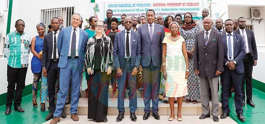 Les officiels et les participants à l’ouverture de l’atelier.