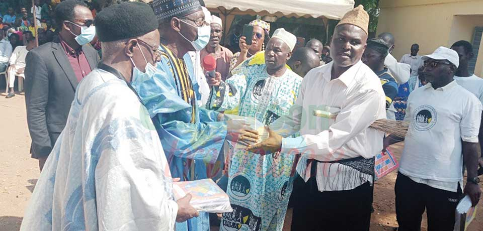 Garoua : le paquet minimum d’Issa Tchiroma aux écoles Garoua : le paquet minimum d’Issa Tchiroma aux écoles
