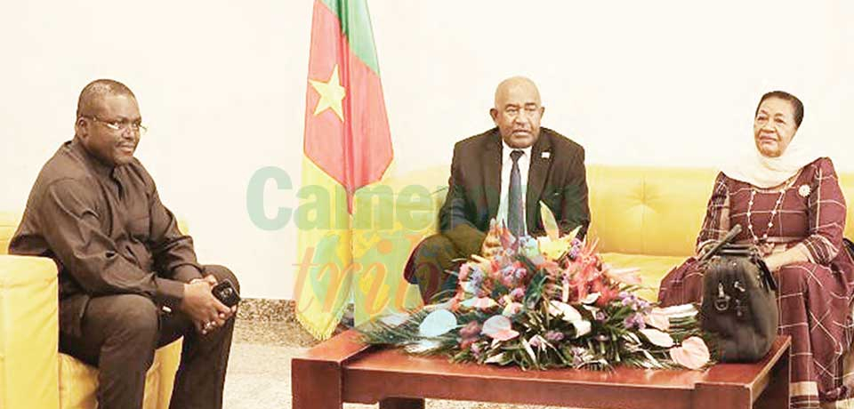 Escale : le président comorien à Douala