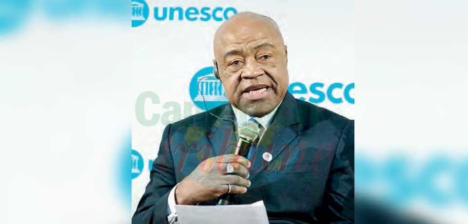 Bidoung Mkpatt, ministre des Arts et de la Culture. Bidoung Mkpatt, ministre des Arts et de la Culture.
