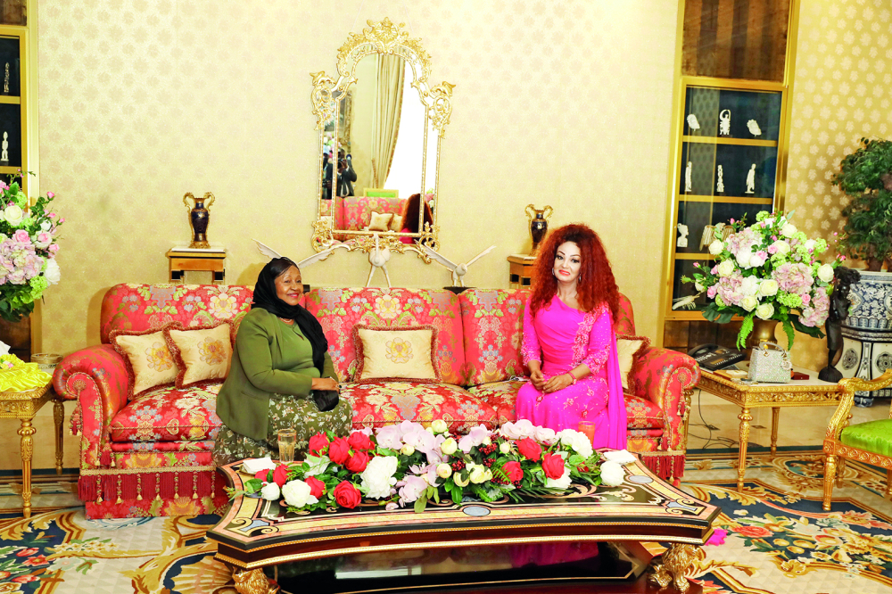 It was a convivial moment between Mrs Chantal Biya and Mrs Ambari Azali.