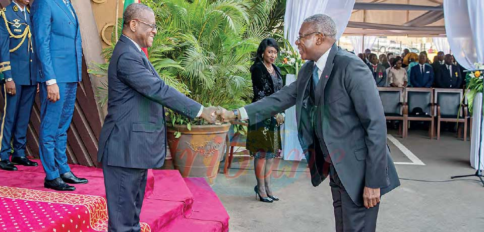 15 délégations ont défilé, hier 9 janvier, devant Joseph Dion Ngute, lors de la cérémonie organisée à l’esplanade de l’Immeuble étoile.