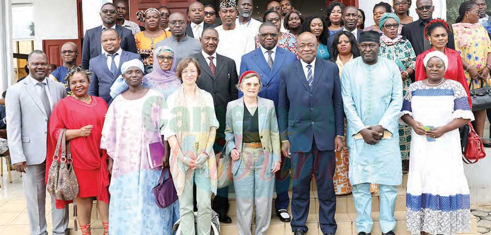 L’ambassadeur Corinna Fricke et la promotrice culturelle Marilyn Douala Manga Bell, reçues le 26 octobre à Yaoundé en vue de l’arrivée de la ministre adjointe aux Affaires étrangères allemandes.