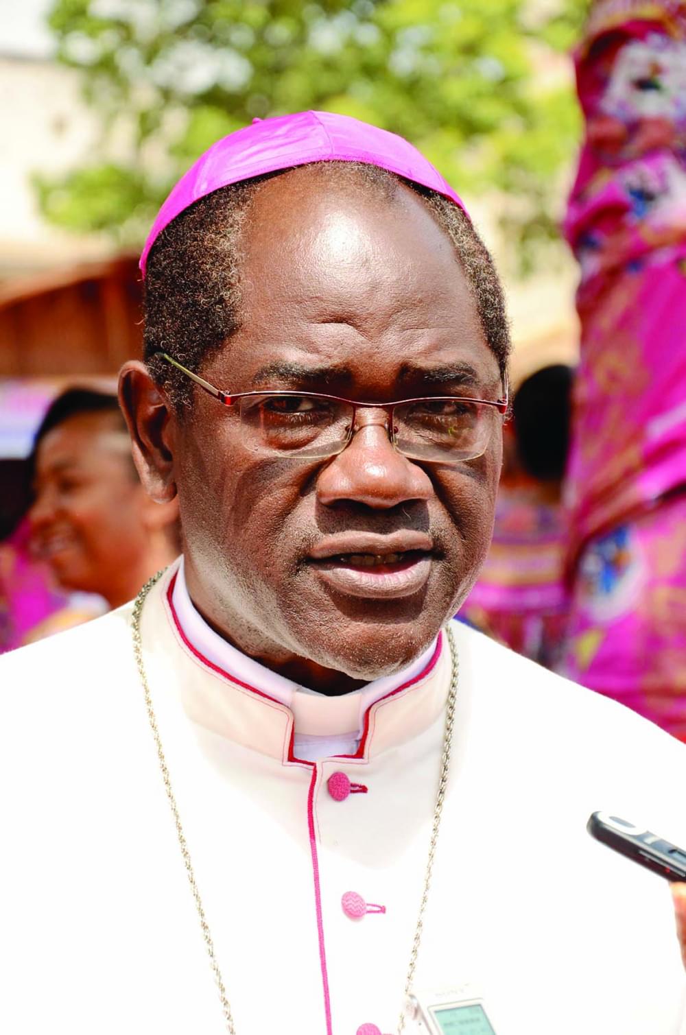 Mgr Jean Mbarga, archevêque métropolitain de Yaoundé. Mgr Jean Mbarga, archevêque métropolitain de Yaoundé.