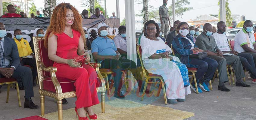 Grand prix cycliste Chantal Biya : First Lady Encourages Cyclists Grand prix cycliste Chantal Biya : First Lady Encourages Cyclists
