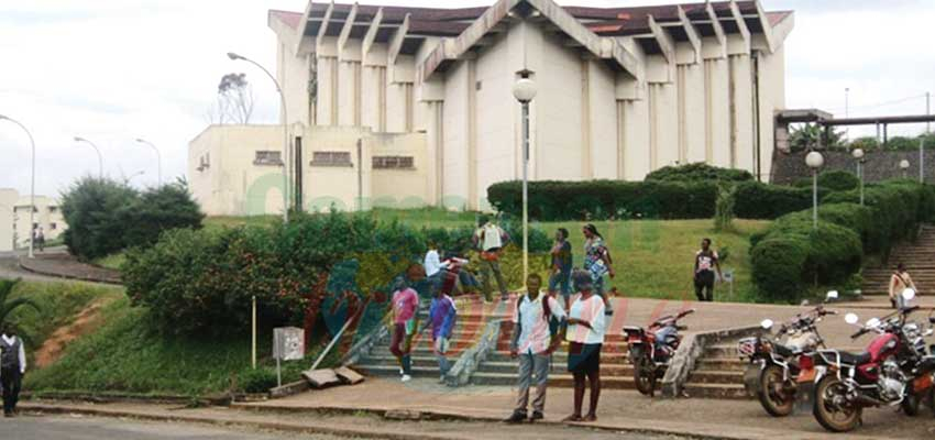 Université de Dschang :  en ordre de bataille