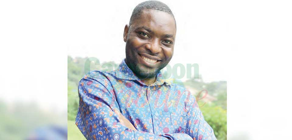 Nalova Akua, en service au bi-hebdomadaire Cameroon Insider, a été primé pour une enquête réalisée sur le changement climatique. Nalova Akua, en service au bi-hebdomadaire Cameroon Insider, a été primé pour une enquête réalisée sur le changement climatique.