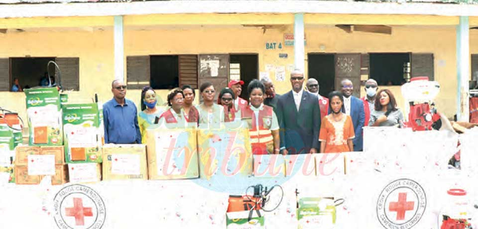 Covid-19 : la Croix-Rouge désinfecte à Douala Covid-19 : la Croix-Rouge désinfecte à Douala
