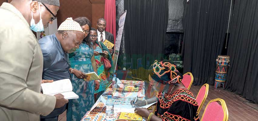 Ernestine Tomla Tatah Lukong conduit son lectorat au cœur des richesses nationales, dans un manuel présenté le 16 décembre dernier à Yaoundé.