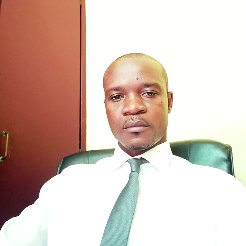 Pr. Aristide M. Menguele Menyengue, maître de conférences en Science politique, Université de Douala.