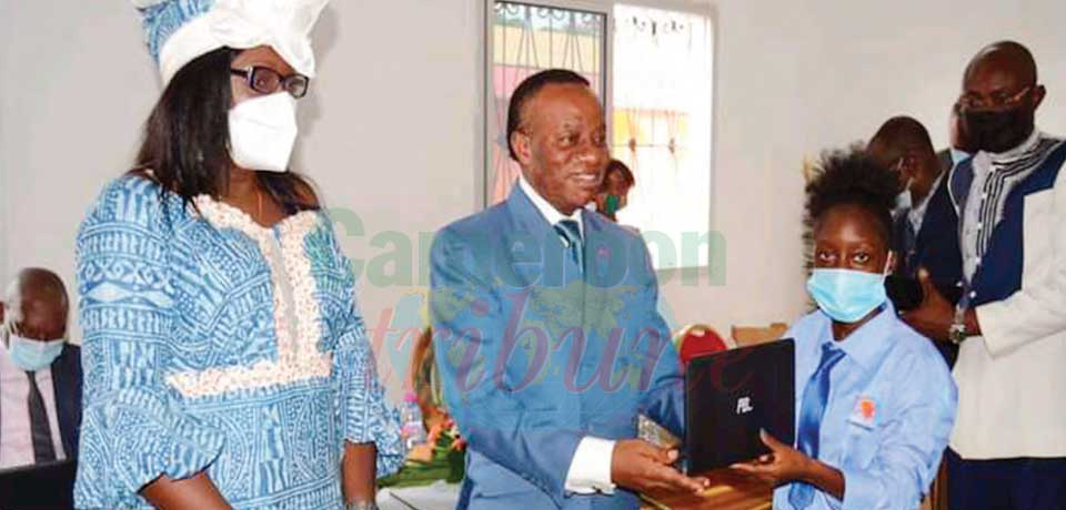 Institut Françoise Mbango : le Minesup offre 40 ordinateurs Institut Françoise Mbango : le Minesup offre 40 ordinateurs
