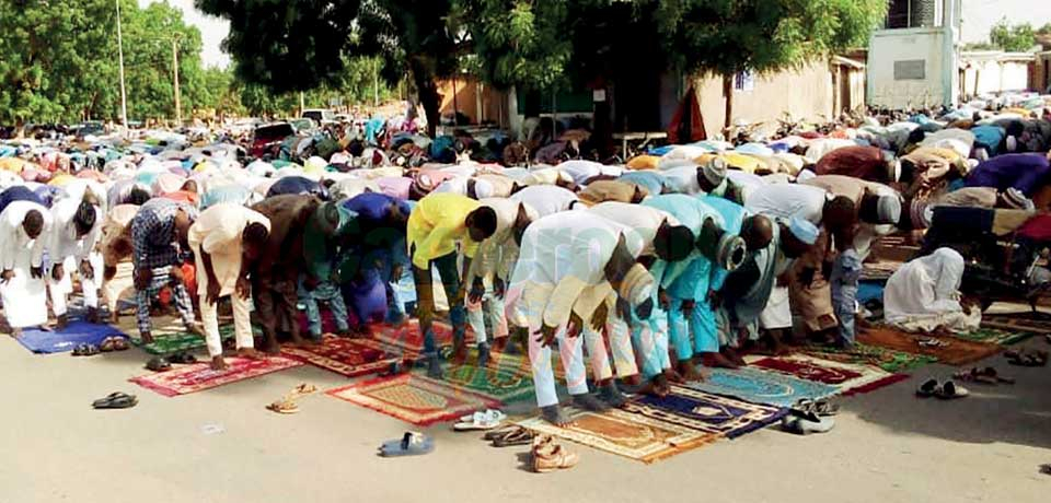 La fête du ramadan dans la prière à Garoua.