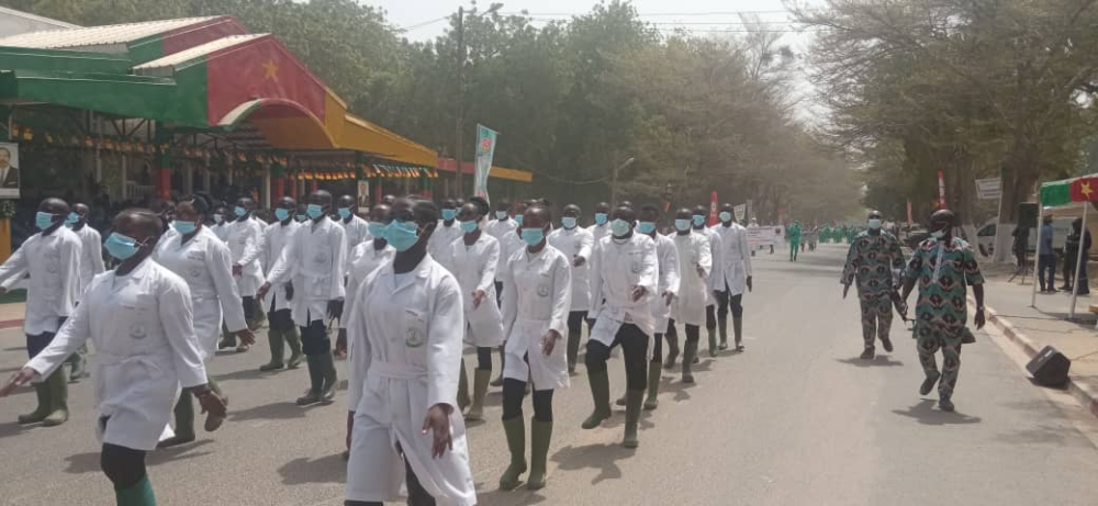 La grande parade est venue mettre donc la clé sous le paillasson. La grande parade est venue mettre donc la clé sous le paillasson.