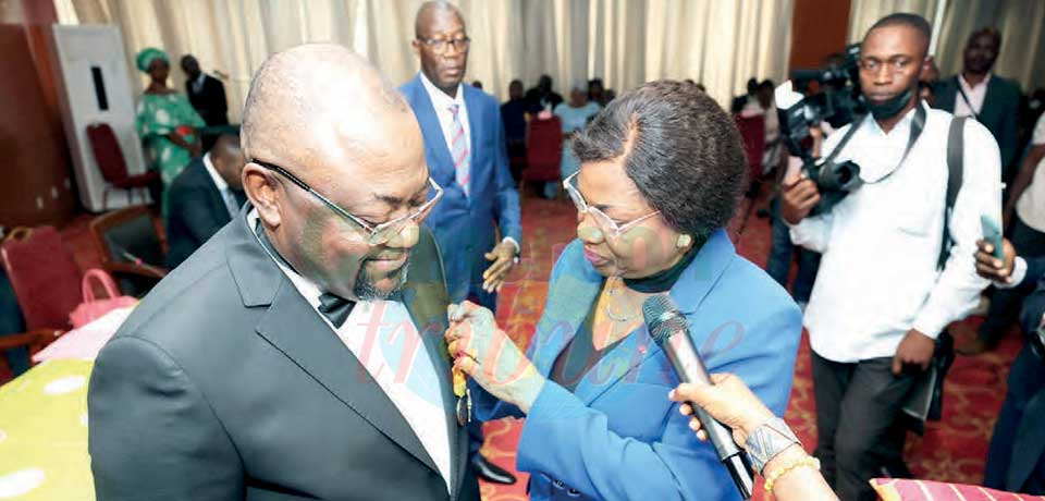 Des mains du ministre Pauline Irène Nguene, ils ont reçu, le 22 juillet dernier à Yaoundé, des médailles pour le compte des fêtes nationales du 20 mai 2021, 2022 et à titre exceptionnel. Des mains du ministre Pauline Irène Nguene, ils ont reçu, le 22 juillet dernier à Yaoundé, des médailles pour le compte des fêtes nationales du 20 mai 2021, 2022 et à titre exceptionnel.