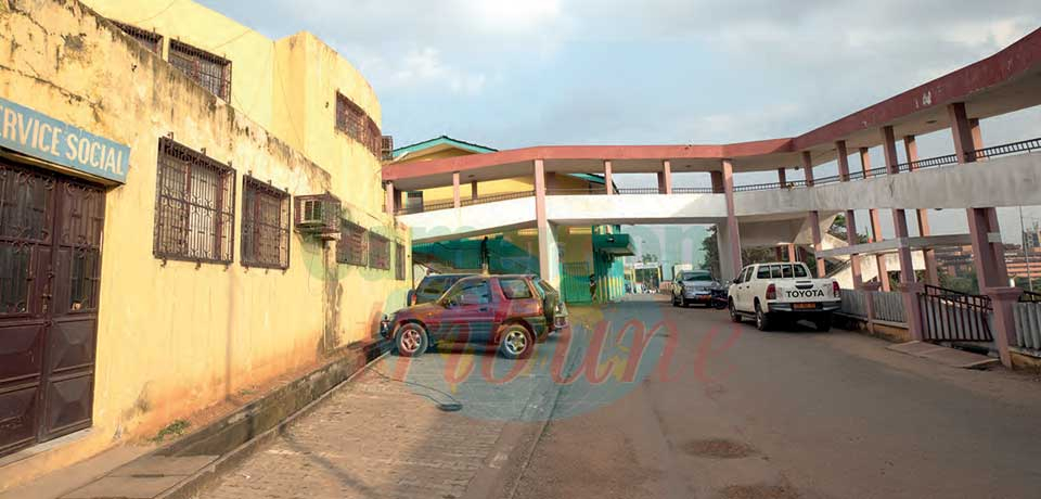 Social services are at work in various hospitals for the poor.
