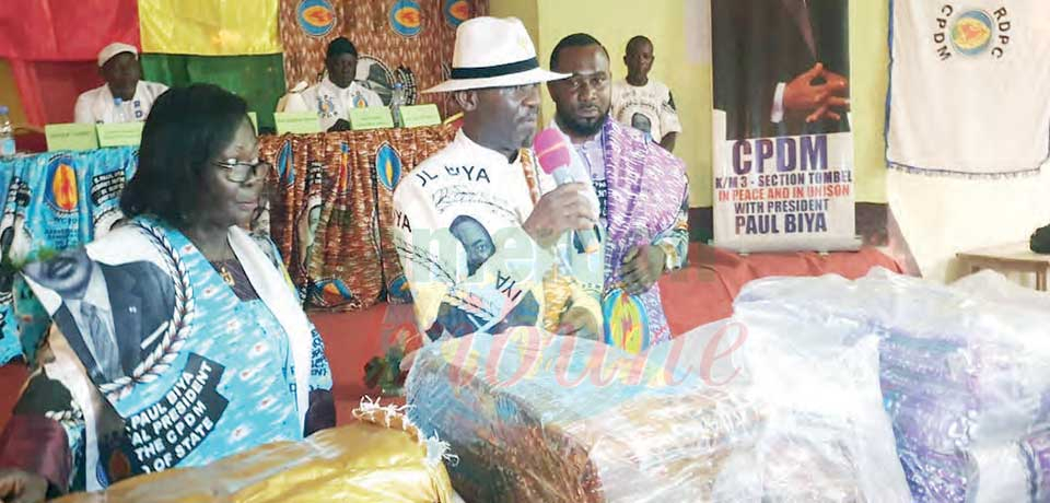 CPDM Kupe Muanenguba III : Minister Elung Donates Uniforms To Militants