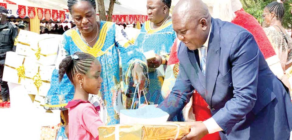 Ngaoundéré : Chantal Biya gâte les tout-petits Ngaoundéré : Chantal Biya gâte les tout-petits