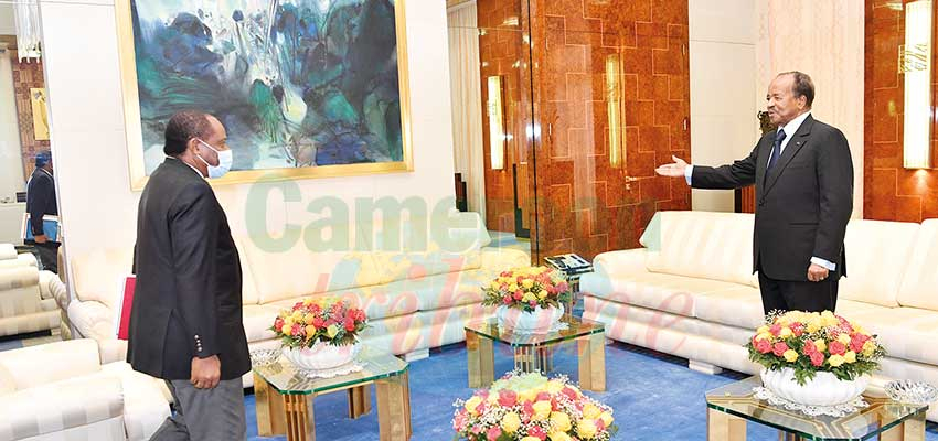 La situation dans la sous-région au cœur de l’audience accordée hier après-midi par le président de la République, Paul Biya, au ministre d’Etat équato-guinéen chargé de l’Intégration régionale, Baltasar Engonga Edjo’o. La situation dans la sous-région au cœur de l’audience accordée hier après-midi par le président de la République, Paul Biya, au ministre d’Etat équato-guinéen chargé de l’Intégration régionale, Baltasar Engonga Edjo’o.
